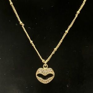 💜3/$20 New Gold-tone Dainty Necklace with sparkly lips 👄 pendant